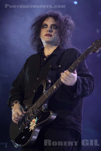 THE CURE - 2008-03-12 - PARIS - Bercy - Robert James Smith